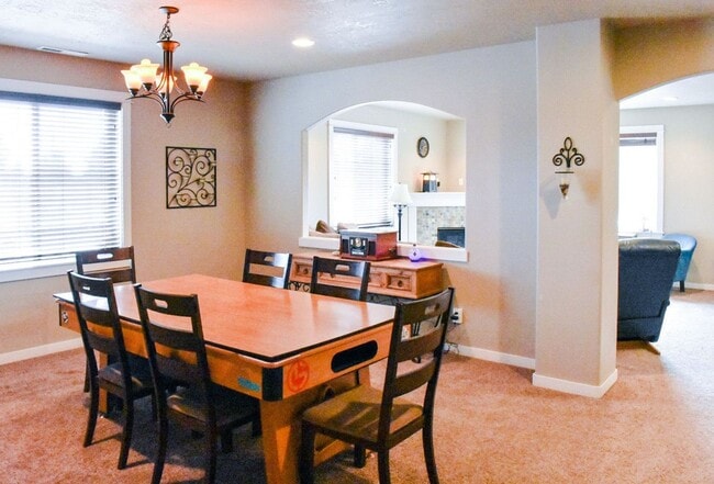 Foto del edificio - Spacious 5 Bed/2.5 Bath Single Family Home...