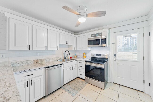 Building Photo - 885 Santa Rosa Blvd