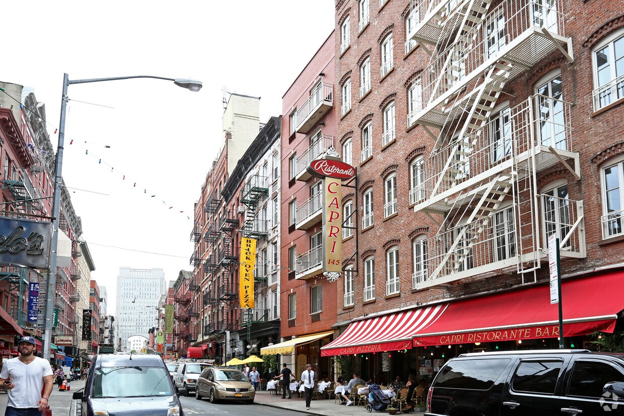 Primary Photo - 143 Mulberry St
