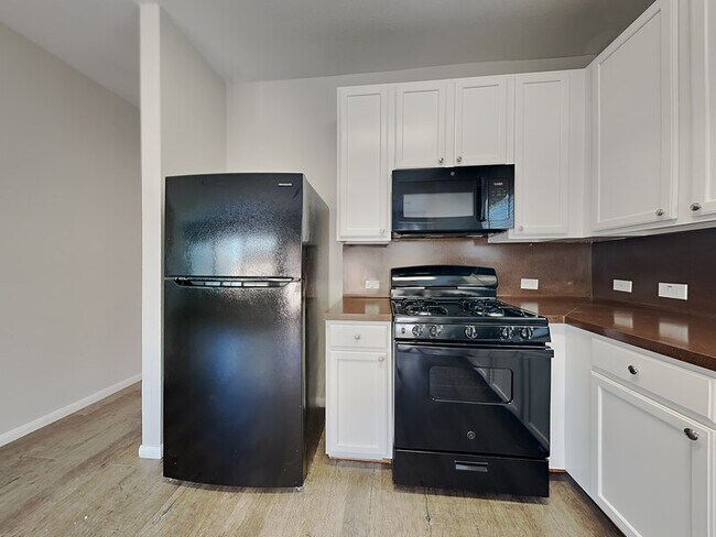 Building Photo - 4065 Mossy Pl Ln
