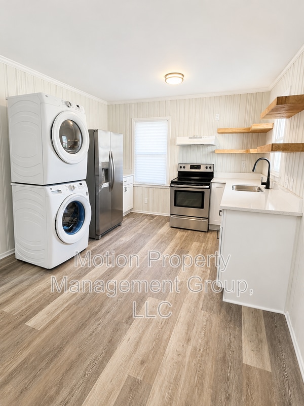 Building Photo - 1329 Marne St