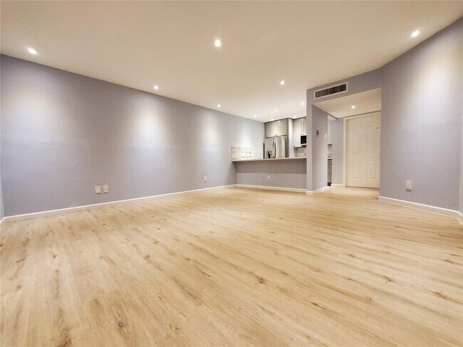 Foto del edificio - 2824 S Bartell Dr