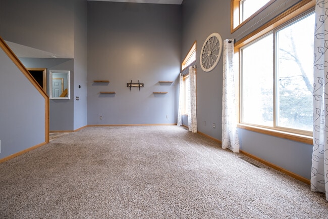 Building Photo - 800 Bradbury Cir