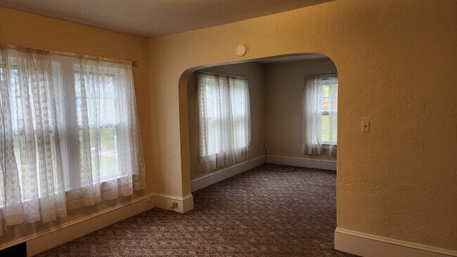 Building Photo - Upper Apartment in Bradford PA!