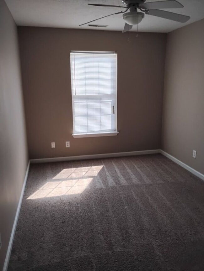 Building Photo - 3888 Ledyard St