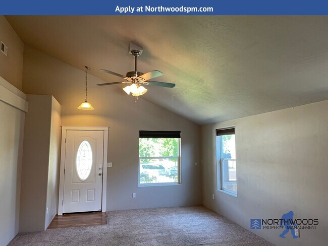 Foto del edificio - Very Nice 3 Bedroom 2 Bath Home****All Utilities Included Except Power****