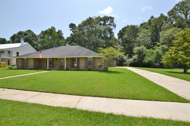 Foto del edificio - Newly renovated home in Beau Village Subdivision in Denham Springs near I-12