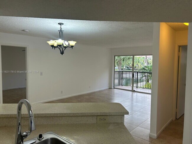 Building Photo - 8851 Wiles Rd