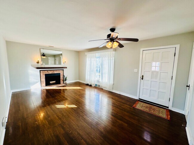Building Photo - {8520} Charming Four Bedroom in Fantastic Location + Two Main Floor Bedrooms + Hardwood Floors + ...