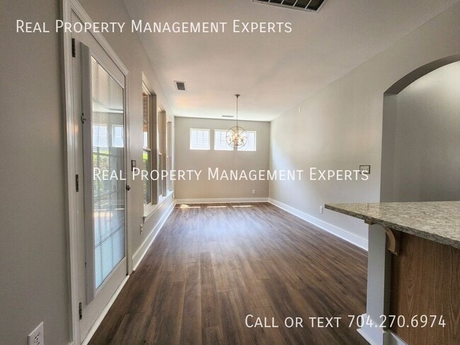 Building Photo - 15606 Seafield Ln