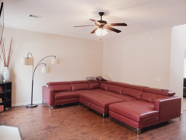 Foto del edificio - 939 Pineland Ave