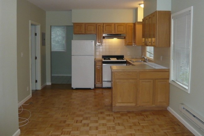 Kitchen - 733 Greenwich St