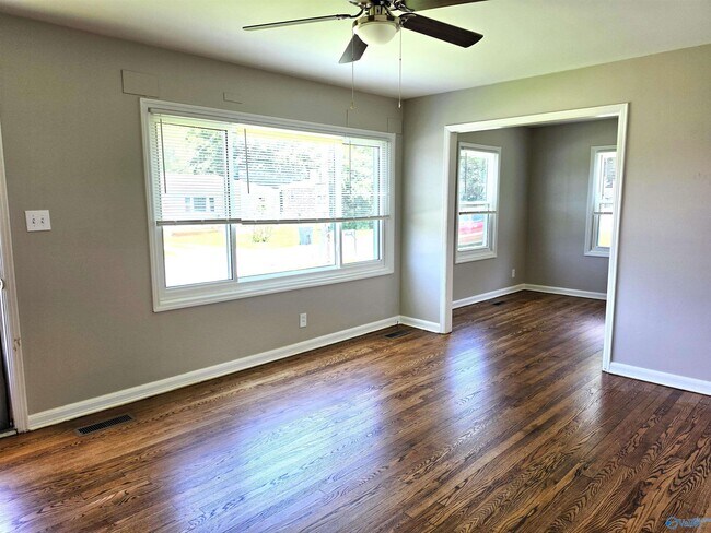 Foto del edificio - 507 Redbud Dr NW