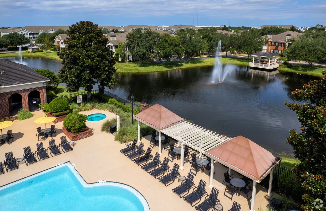 Heritage Deerwood Apartments in Jacksonville, FL