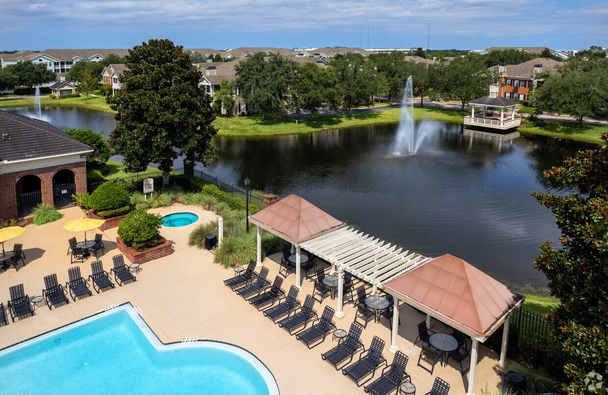 Heritage Deerwood Apartments in Jacksonville, FL