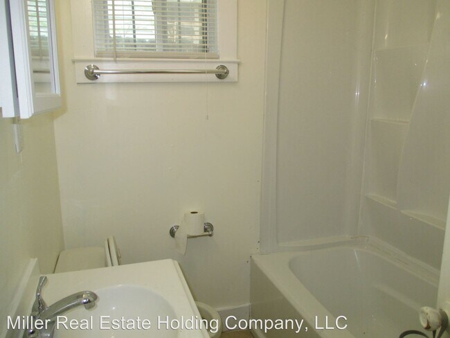 Building Photo - 523 W 39th St