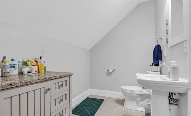 Building Photo - 180 Saint Alphonsus St