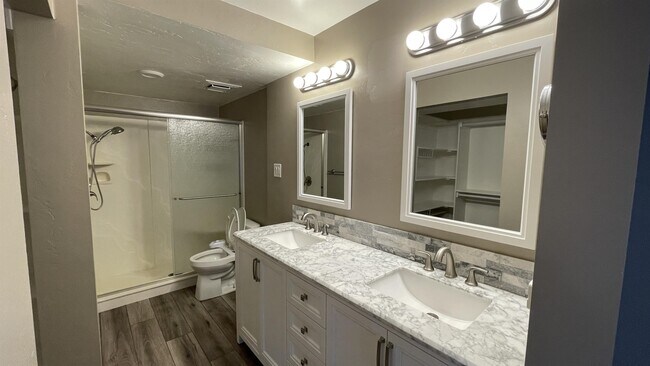 Foto del edificio - 4420 W Skye Dr