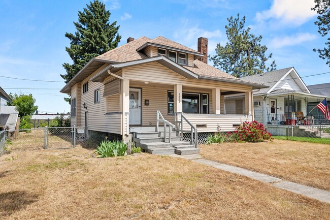 Building Photo - 2624 W 8th Ave