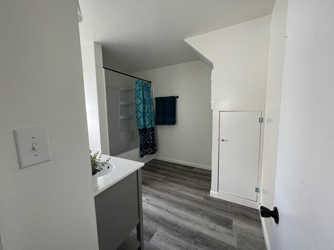 Foto del edificio - 415 W Division St