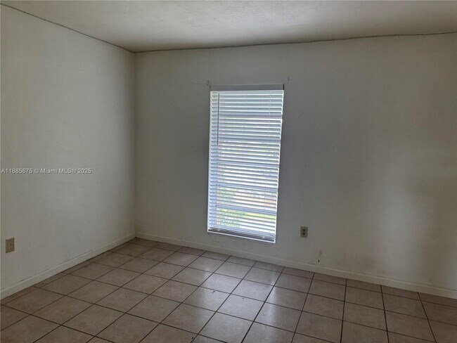 Building Photo - 1280 W 54th St