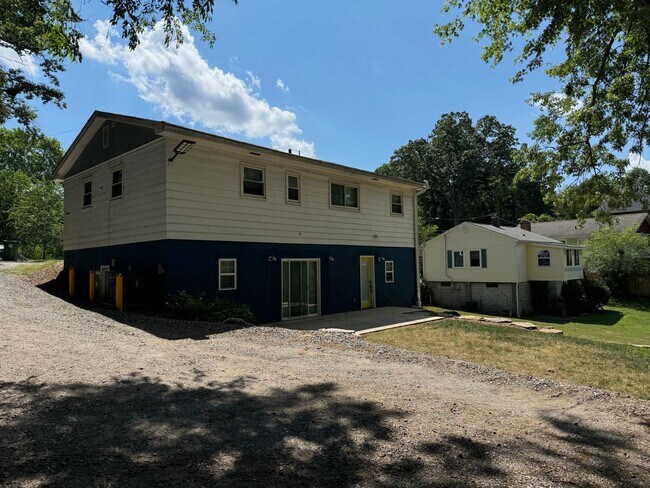 Building Photo - West AVL - Modern, Stunning 2/2 Basement A...