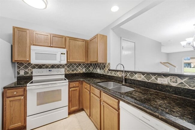 Building Photo - 6928 Hawthorne Trace Ln