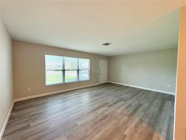Building Photo - 3126 Shamrock Dr