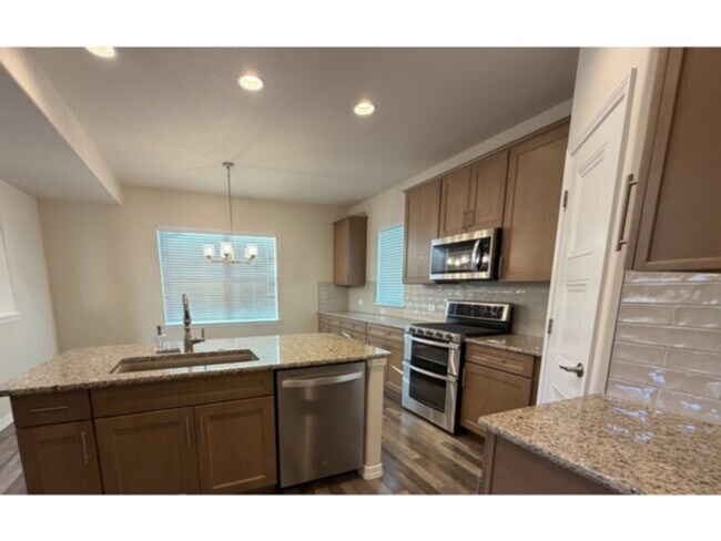 Foto del edificio - Don't miss this newer construction home with a bright, modern design!