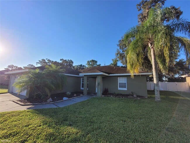 Building Photo - 4 br, 2 bath House - 1729 Oakwood Estates ...
