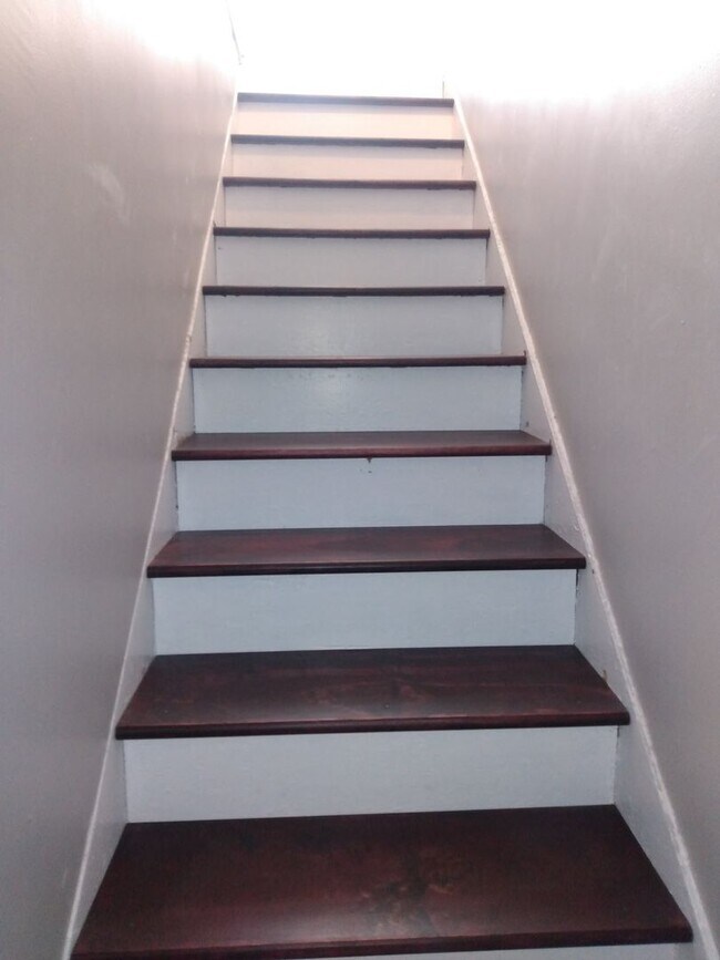 Building Photo - 398-400-400 Sunset Dr