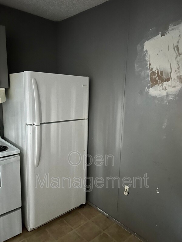Building Photo - 710 N Farm Rd 137