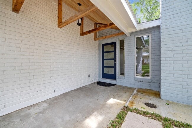 Foto del edificio - 9319 Carousel Ln