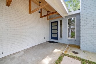 Building Photo - 9319 Carousel Ln