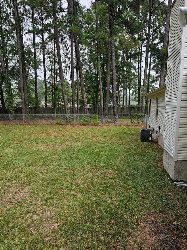 Building Photo - 803 Haskins Dr