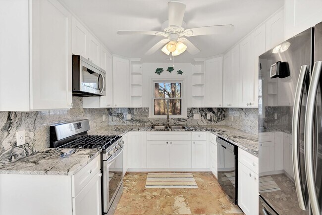 Foto del edificio - Charming Ranch in Chapel Hill!