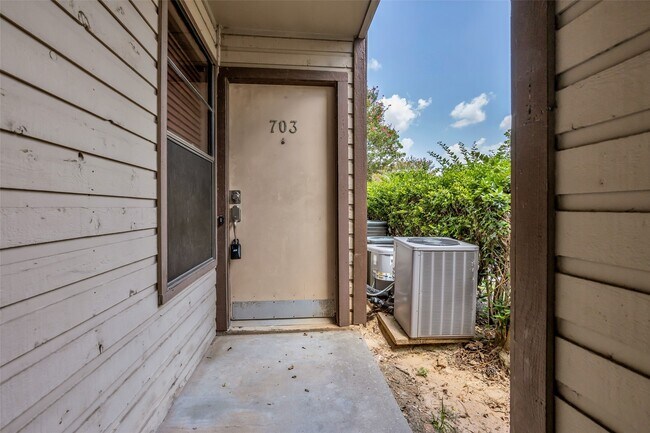 Building Photo - 12900 Walden Rd