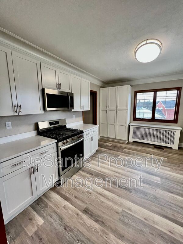 Foto del edificio - 4499 Mt Royal Blvd