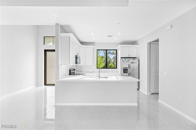 Building Photo - 3340 NE 19th Ave