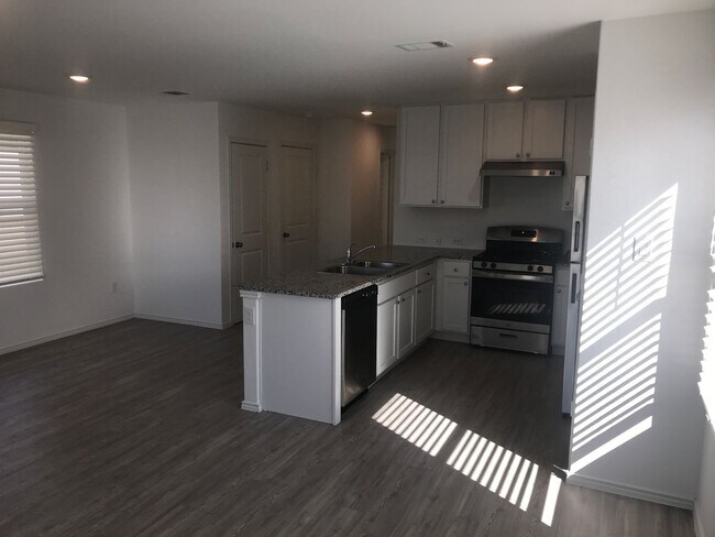 Foto del edificio - Beautiful home with great amenities!