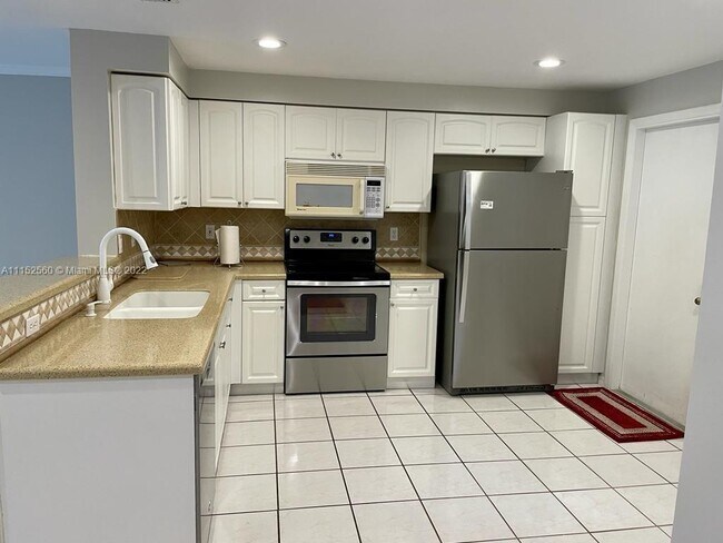 Foto del edificio - 1536  Coronado Rd  3-35 Weston Fl 33327