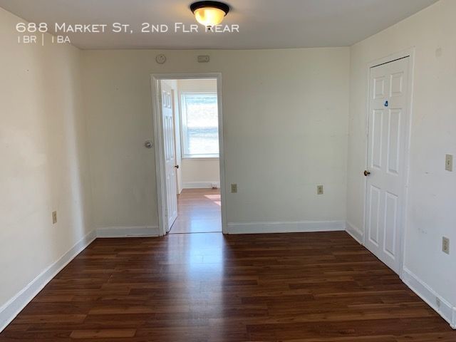 Building Photo - 2nd Flr 1BR Rear Apt W/ Garage/Storage