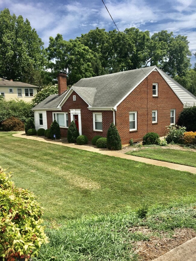 Photo - 2421 Old Forest Rd House