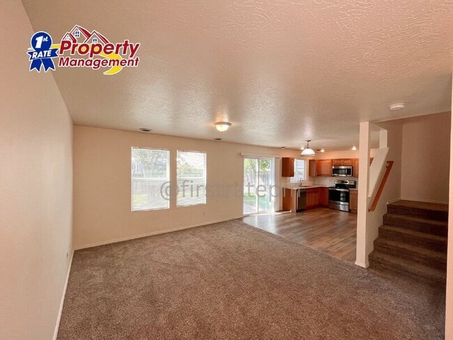 Building Photo - 1141 N Dove Ave