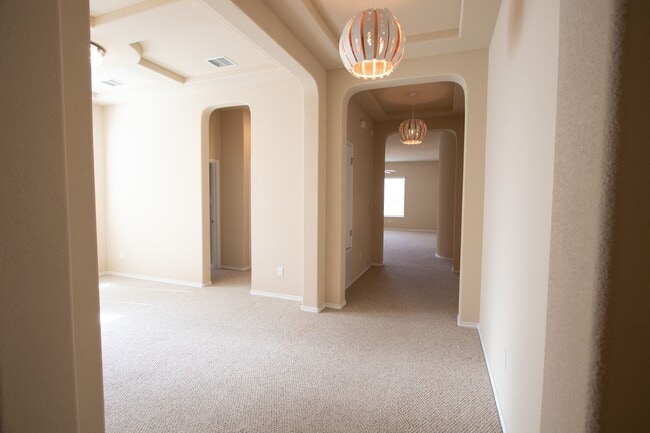 Building Photo - TWO WEEKS FREE RENT!!!  Welcome to this charming 3-bedroom, 2-bathroom home located in the vibran...