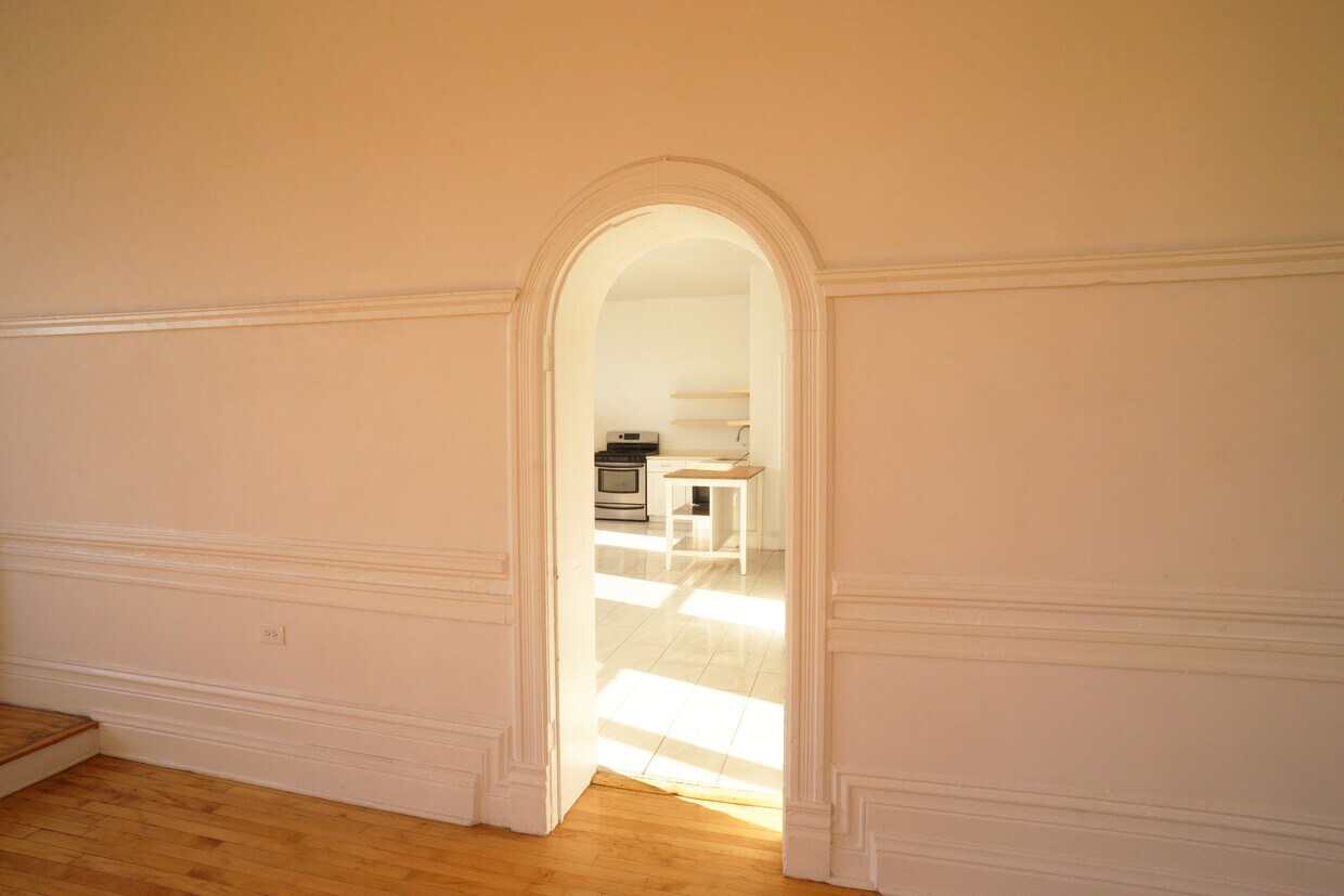 Building Photo - 1804 S Racine Ave