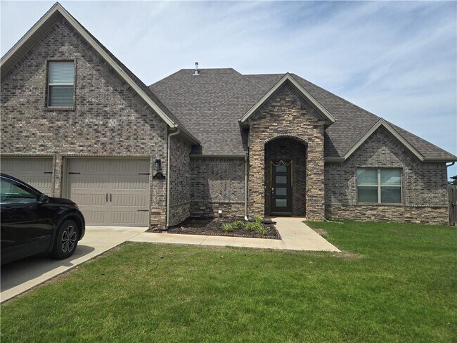 Building Photo - 1671 Sunrise Cir