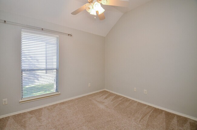 Building Photo - 26006 Palmdale Estate Dr