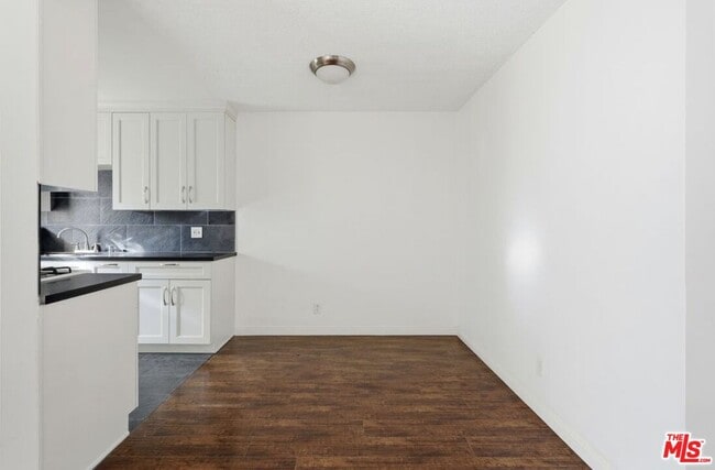 Building Photo - 1475 S Wooster St