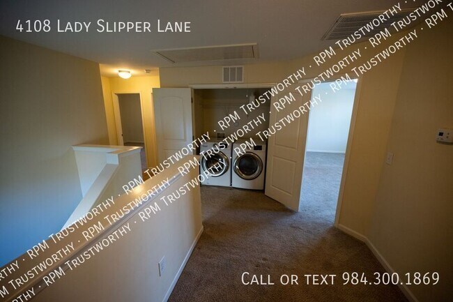 Foto del edificio - 4108 Lady Slipper Ln